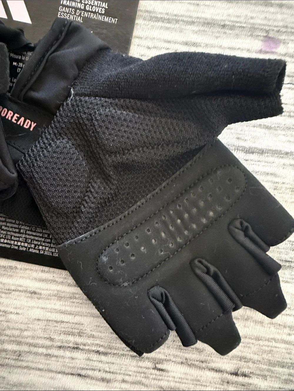 Adidas Essential Training Gloves - size Large